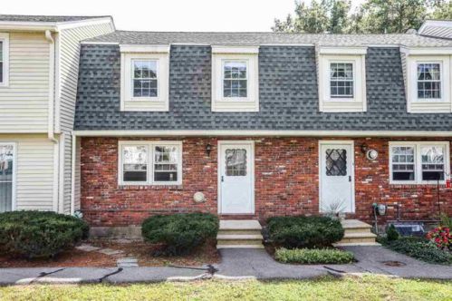 4 Olde Country Village Rd, Londonderry NH  03053-3821 exterior