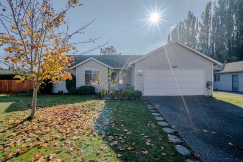 1730 Monroe St, Burlington, WA 98233-1560