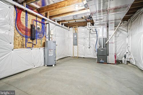 1009 Glen View Dr, York PA  17403-9680 exterior