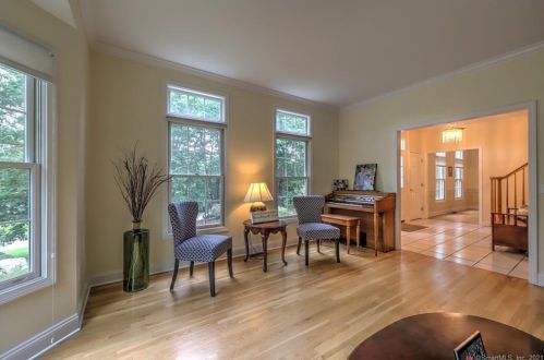 18 Gaylor Dr, Upper Stepney CT  06468-4215 exterior