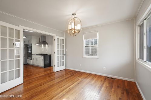 17 Circle Dr, Greenwich CT  06830-6737 exterior