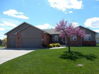 1301 Forestview Ct, Wichita, KS 67235-7033