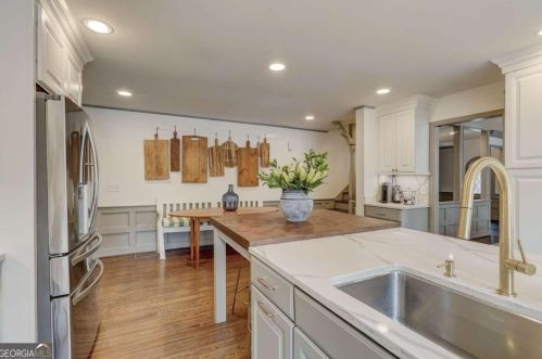 400 Breakwater Rdg, Atlanta GA  30328-1808 exterior