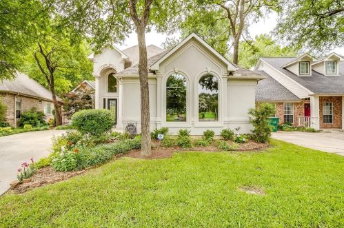 5968 Riverbend Pl, Fort Worth TX  76112-1064 exterior