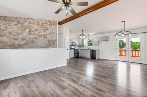 909 Westbrook Dr, Pendleton, MO 63383-2231