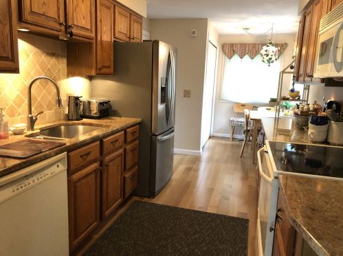 79 Walden Pond Dr, Nashua, NH 03064-2877