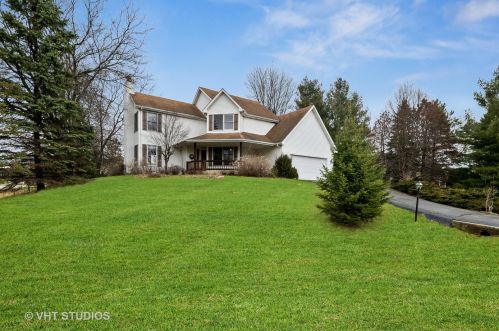 2412 Elk Dr, Spring Grove, IL 60081-8720