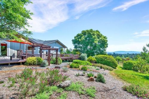 8357 Lewanna Ln, Sebastopol, CA 95472-4928