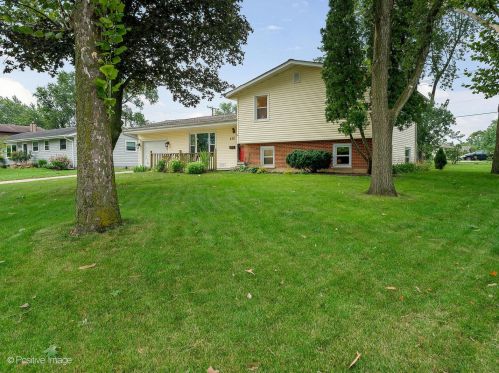452 Cochise Ct, Carol Stream, IL 60188-1516