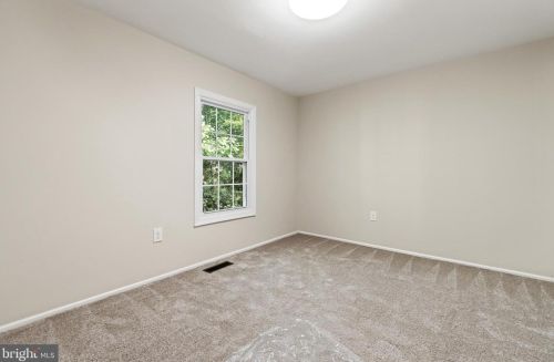 5835 Oakland Park Dr, Springfield VA  22015-2438 exterior