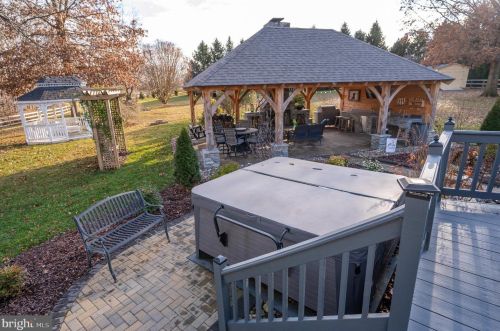 874 Pheasant Hill Rd, Summit Point WV  25446-3634 exterior