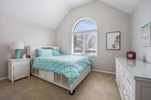 205 Middaugh Rd, Willowbrook IL  60514-1067 exterior