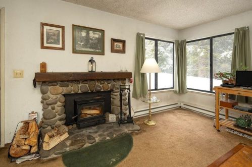11515 Snowpeak Way, Truckee CA  96161-7092 exterior