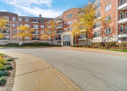 451 Town Place Cir, Buffalo Grove, IL 60089-6732