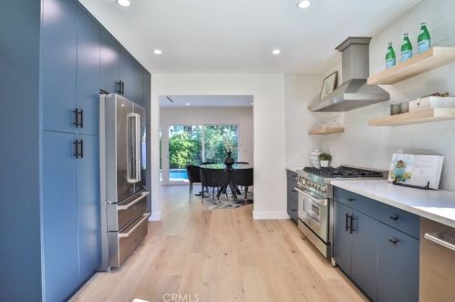 5810 Mammoth Ave, Van Nuys CA  91401-4419 exterior