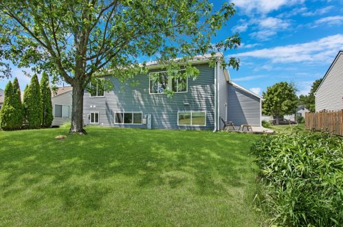 633 Indian Trail Rd, Antioch, IL 60002-1151
