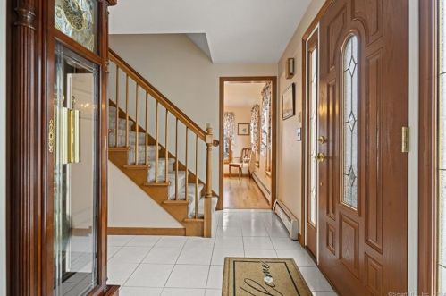 21 Heatherwood Dr, Wapping, CT 06074-1866