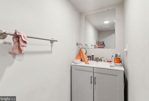 129 63rd St, Philadelphia PA 19142-2303 exterior