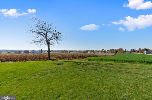 2360 Vw Dr, Lancaster PA  17602-1016 exterior