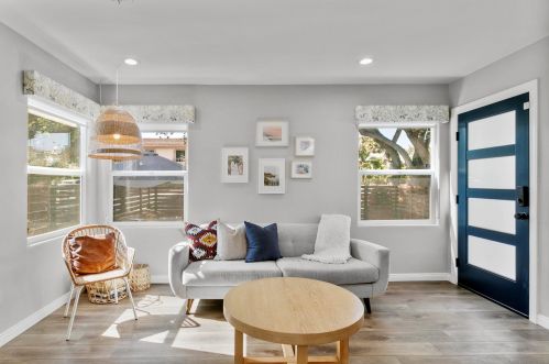 1455 Chalcedony St, San Diego, CA 92109-2127