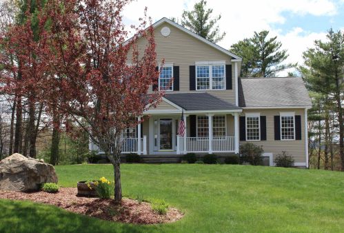 9 August Cir, Goffstown, NH 03045-2952