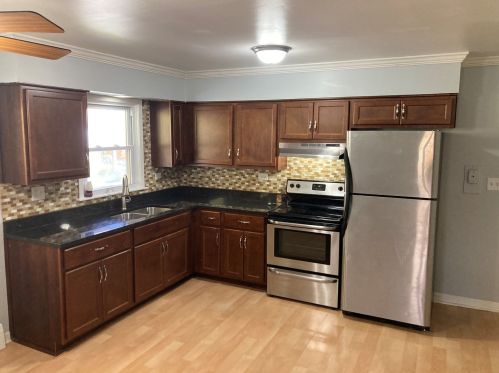 9125 Sahler Ave, Brookfield, IL 60513-2394