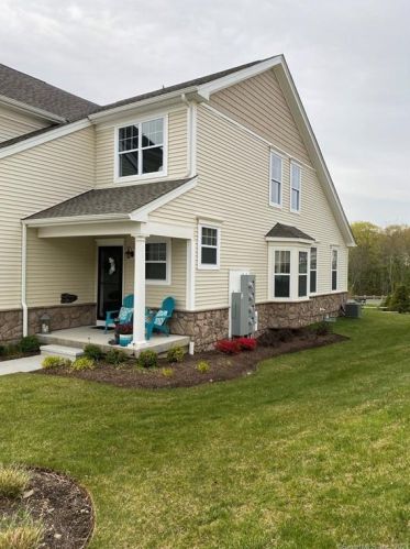 8 Highridge Rd, Waterbury, CT