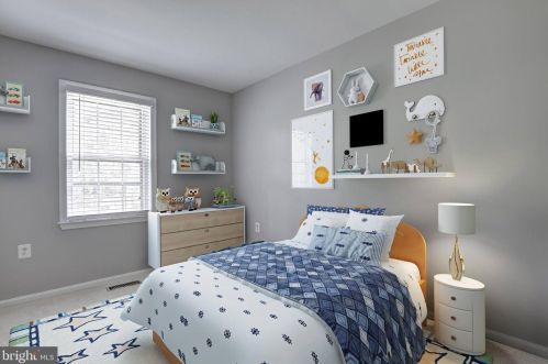 5601 Castlebury Ct, Springfield VA  22015-1883 exterior