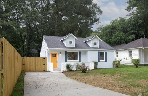 1386 Graymont Dr, Atlanta, GA 30310-3922