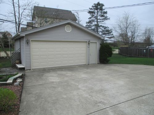 334 Shawnee Dr, Carol Stream IL  60188-1962 exterior