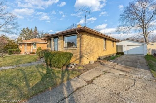 1817 Walnut St, Waukegan, IL 60087-4948