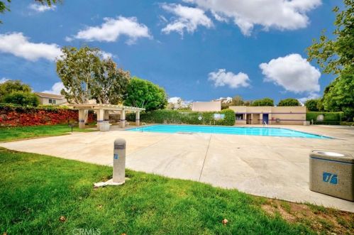 73 Fox Holw, Irvine CA  92614-7964 exterior