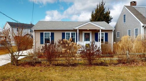 19 5th Ave, Charlestown, RI 02813-1925