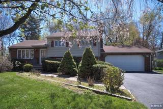 42 Sycamore Dr, Waldwick, NJ 07463-1013