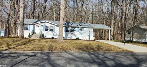 19 Edgewood Dr, Upper Freehold Township, NJ 08514-2466