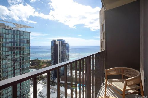 987 Queen St, Honolulu HI  96814-4118 exterior