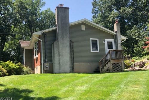 118 Bergen Trl, Hopatcong, NJ 07843-1001