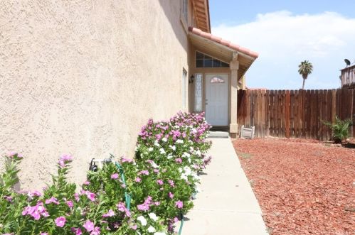 525 Hacienda Ave, Perris, CA 92571-2814