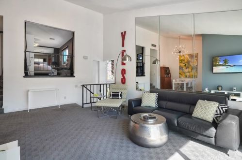 1392 Camino Real, Palm Springs, CA 92264-8462