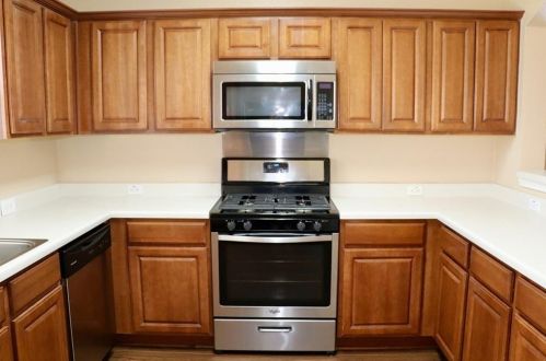 233 Poplarwood Dr, Uhland TX  78640-5752 exterior