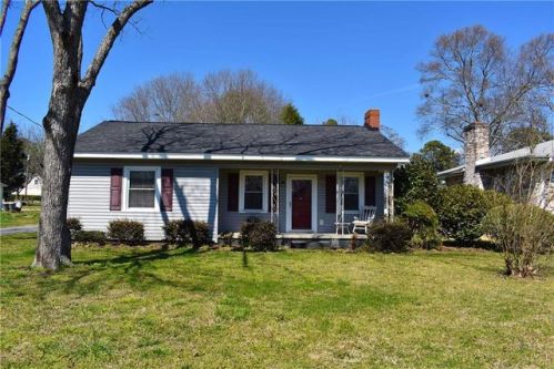 914 Anderson Dr, Williamston, SC 29697-1306