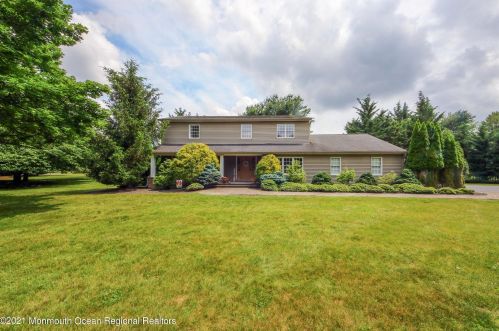 3 Theresa Dr, Holmdel Village, NJ 07733-1407