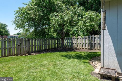 884 Salisbury Ct, Lancaster PA  17601-4481 exterior