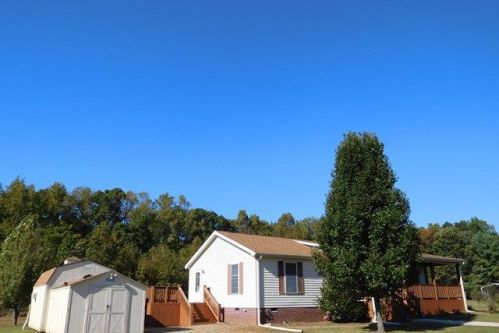 2070 Grubby Rd, Halifax, VA 24558-2436