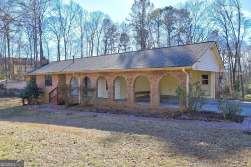 6495 Old Macon Hwy, Rex GA 30273-1852 exterior