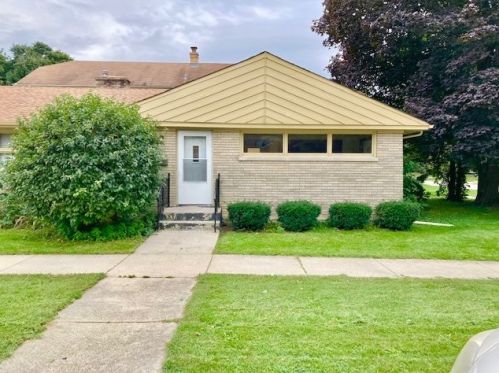 823 Grove Ave, Waukegan, IL 60085-1850