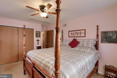 15 Rosewood Dr, Lancaster PA  17603-9329 exterior