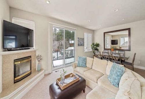 50 Lakeside Dr, Peninsula Village, CA 96137-9607
