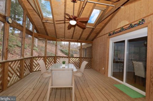 7099 Game Lord Dr, Springfield VA  22153-1312 exterior