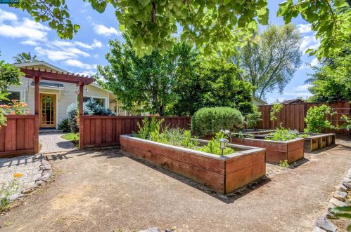 3381 El Monte Dr, Concord CA  94519-2806 exterior